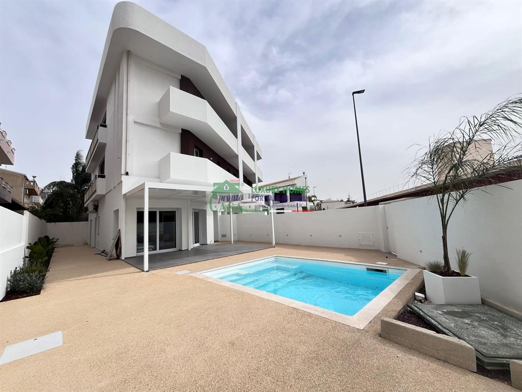 RIF: 2713 - Eleganza Contemporanea con Piscina Privata nel Cuore di Comiso