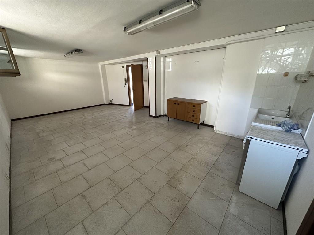 magazzino in Via Giuseppe Parini a Cinisello Balsamo
