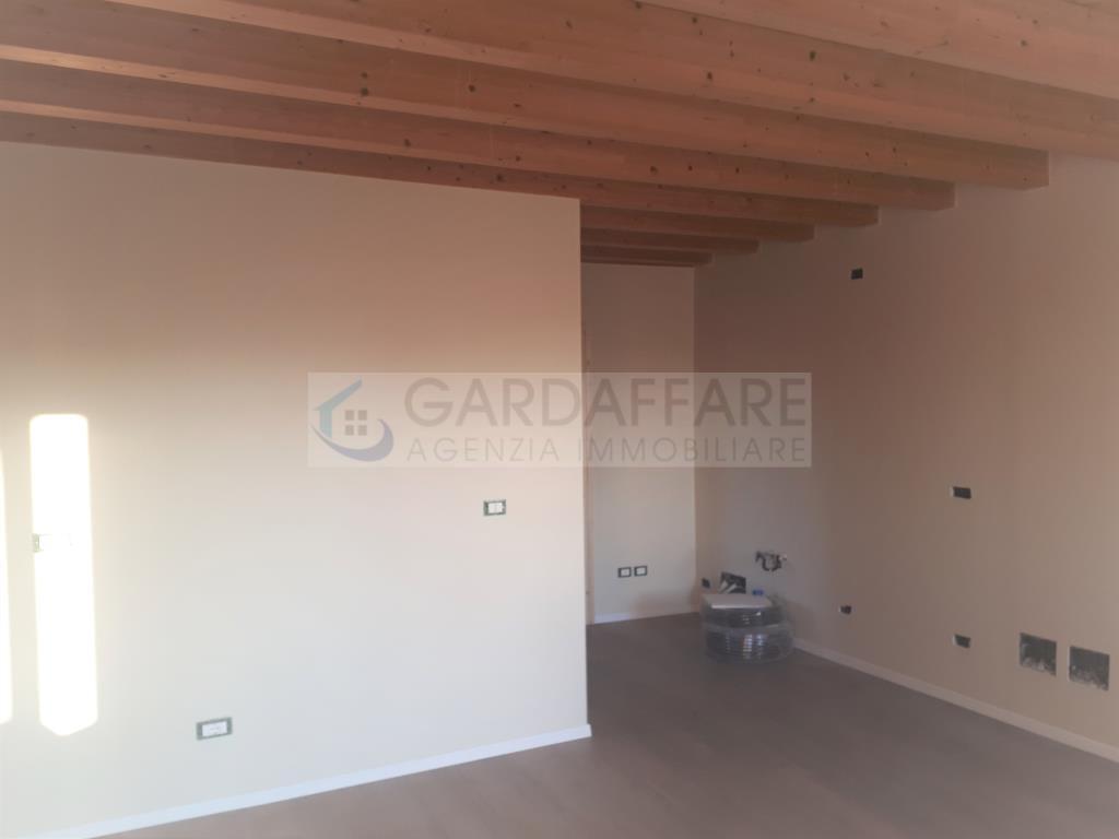 Appartamento in Vendita a Desenzano del Garda - Cod. h21-12-37