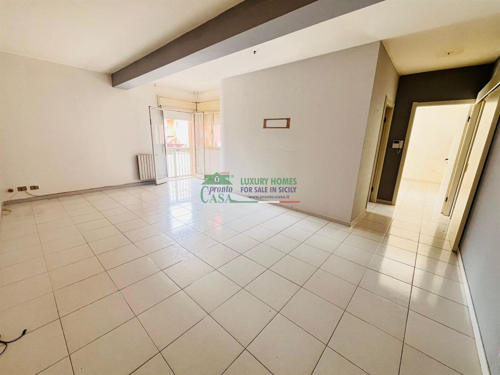 Rif:2651 Ampio appartamento con garage in zona centrale e ben servita, Comiso