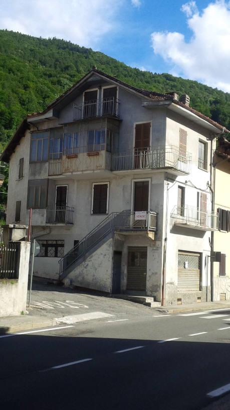 magazzino a Chiomonte 140 metri quadri