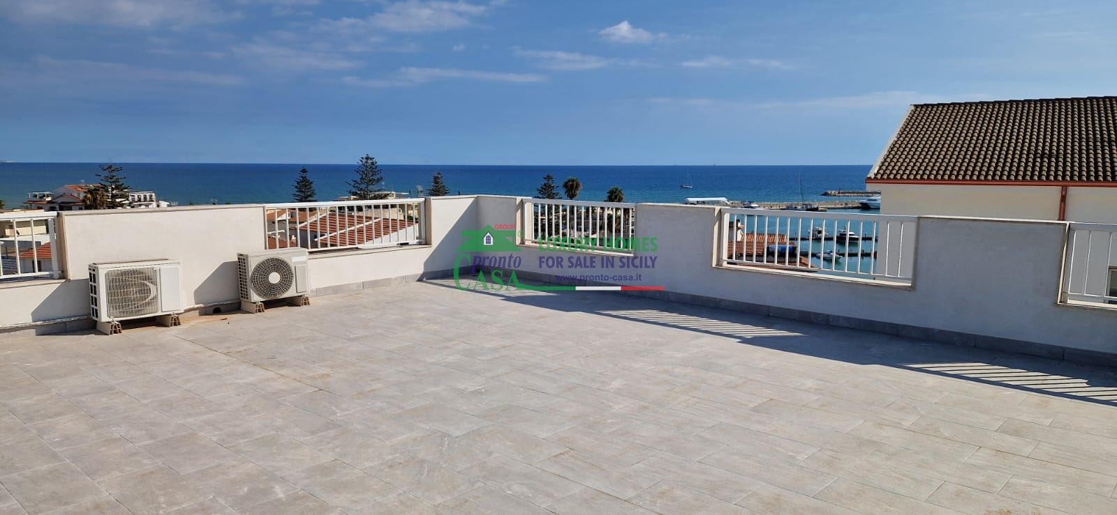 Rif. 2437 - Appartamento con veranda vista mare a Marina di Ragusa zona Porto Turistico