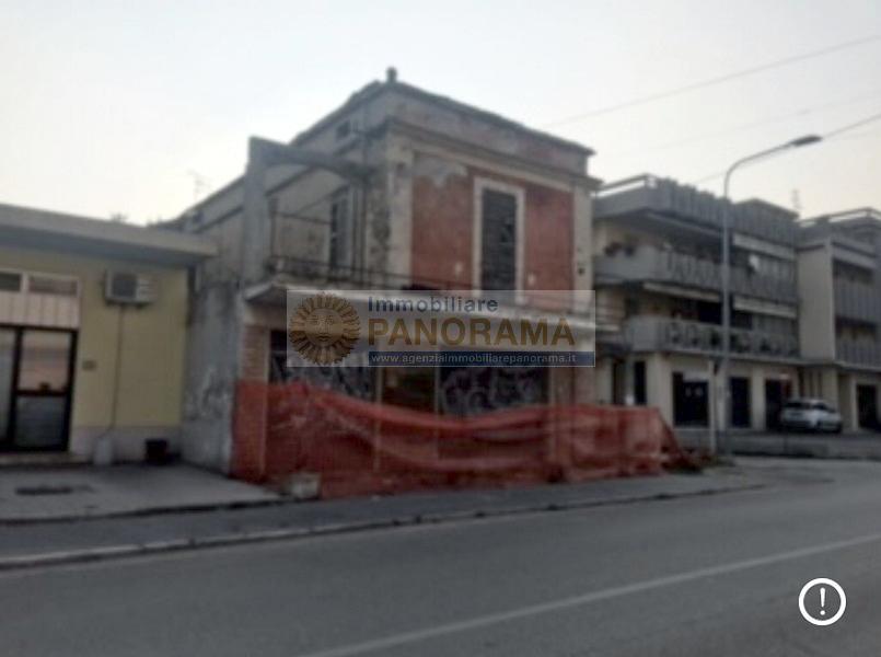 Rif. FG1624 Vendesi villa ad Alba Adriatica