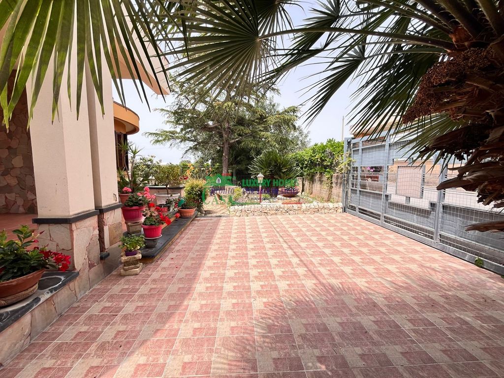 Rif:2616 - Villa indipendente con ampi spazi e giardino – ideale anche bifamiliare, Comiso