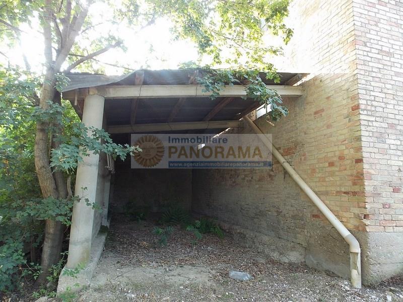 Rif. LC1634 Casale in vendita a Castignano con terreno