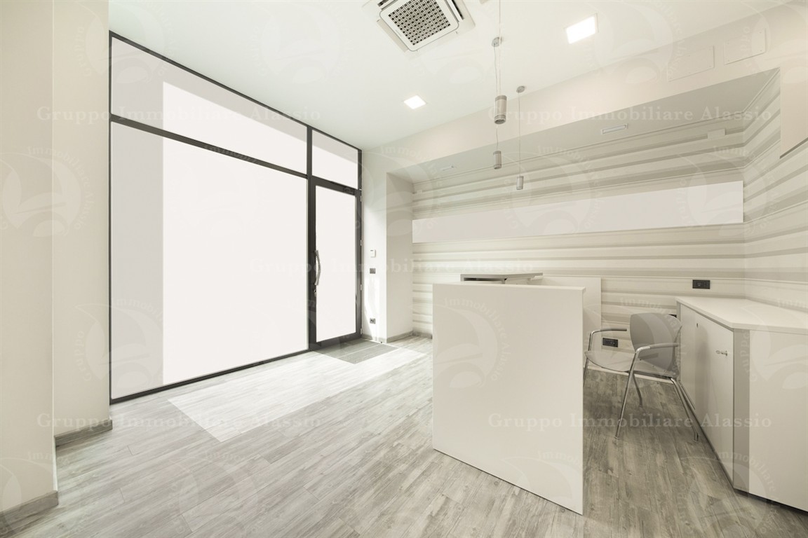 ALASSIO MURI DI NEGOZIO IN CENTRO