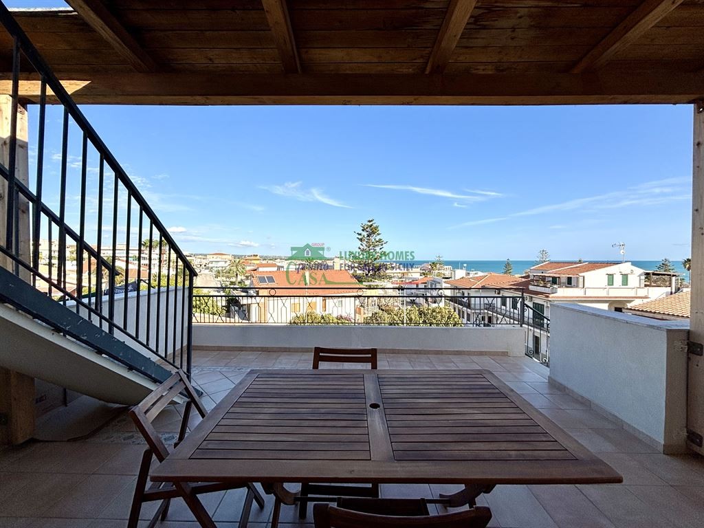 Rif. 2352 - Appartamento con veranda vista mare a Marina di Ragusa zona Porto Turistico