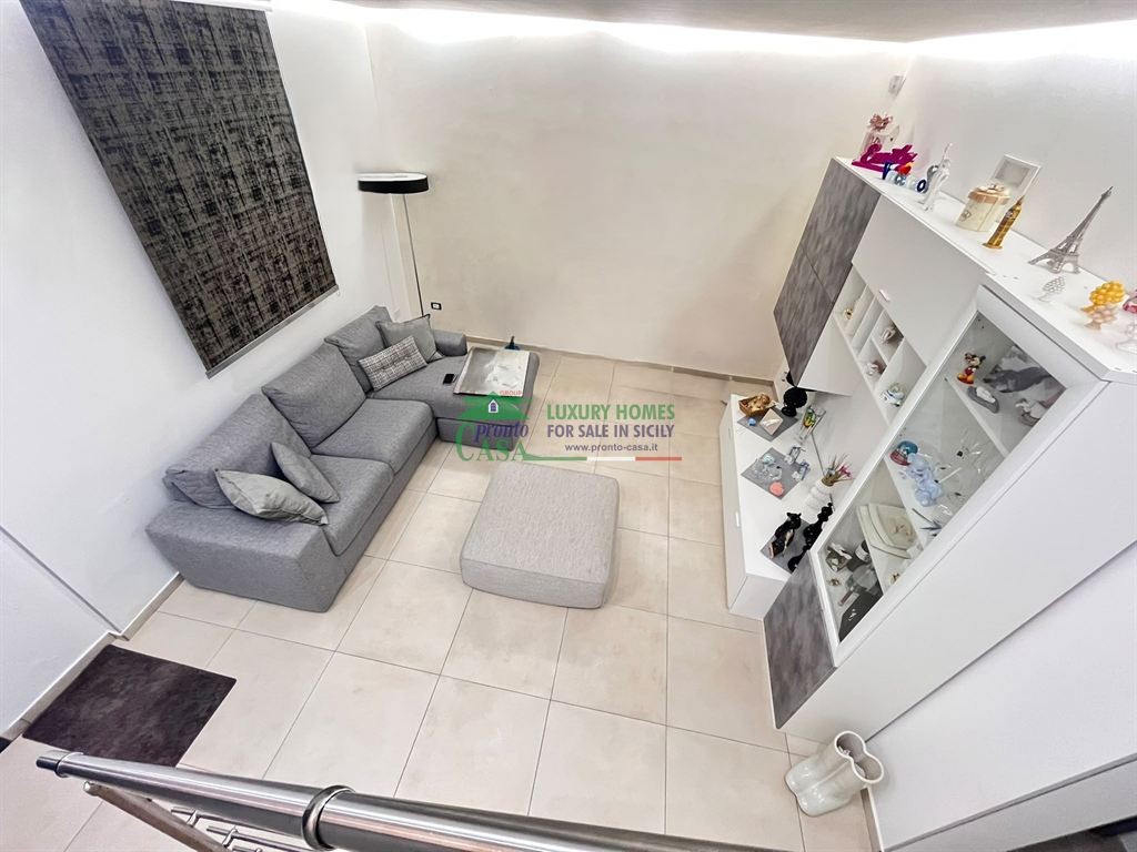 Rif: 2770 - Comiso – Casa Indipendente su più livelli, con terrazzino