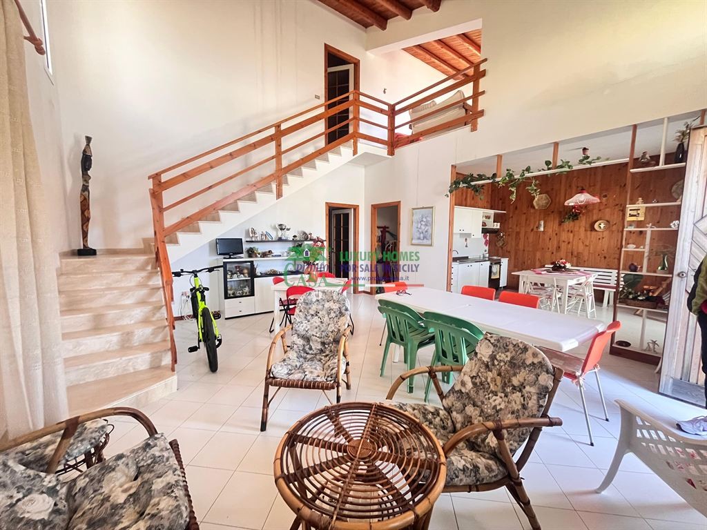 Rif:2687 - Villetta su due livelli a Randello a pochi passi dal mare con terrazzino