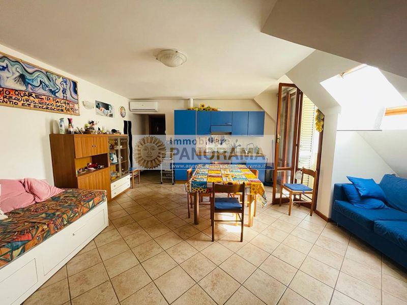 Rif. ATAE322 Appartamento mansardato in affitto estivo a San Benedetto del Tronto