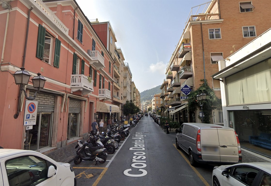 Posto Auto in Via Dante