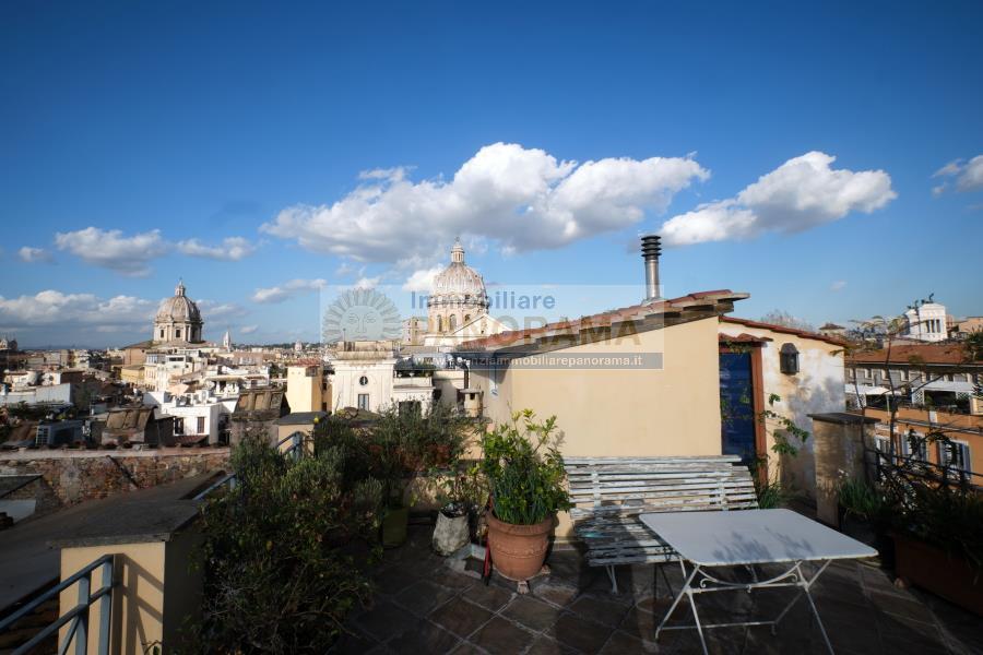 Rif. LC1740 Affittasi attico panoramico nel centro storico di Roma