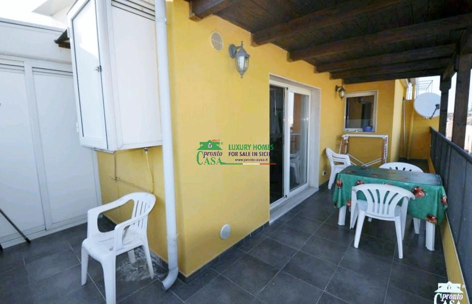 Rif. 5726 - Appartamento, ristrutturato, con terrazzino