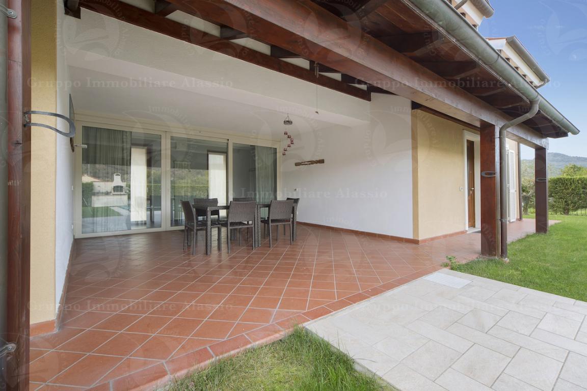 Villanova d'Albenga, vendesi grande Villa con piscina - classe A1