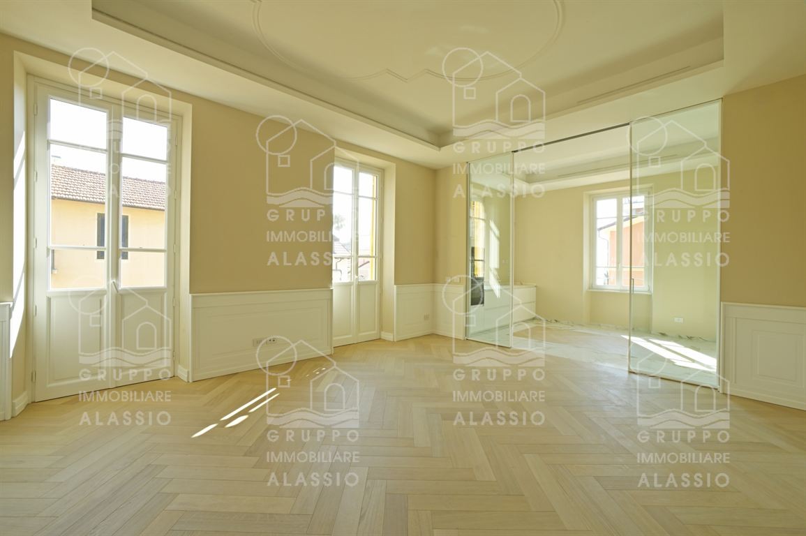 Alassio – Borgo Coscia,  esclusivo appartamento di 162 mq a soli 20 metri dal mare