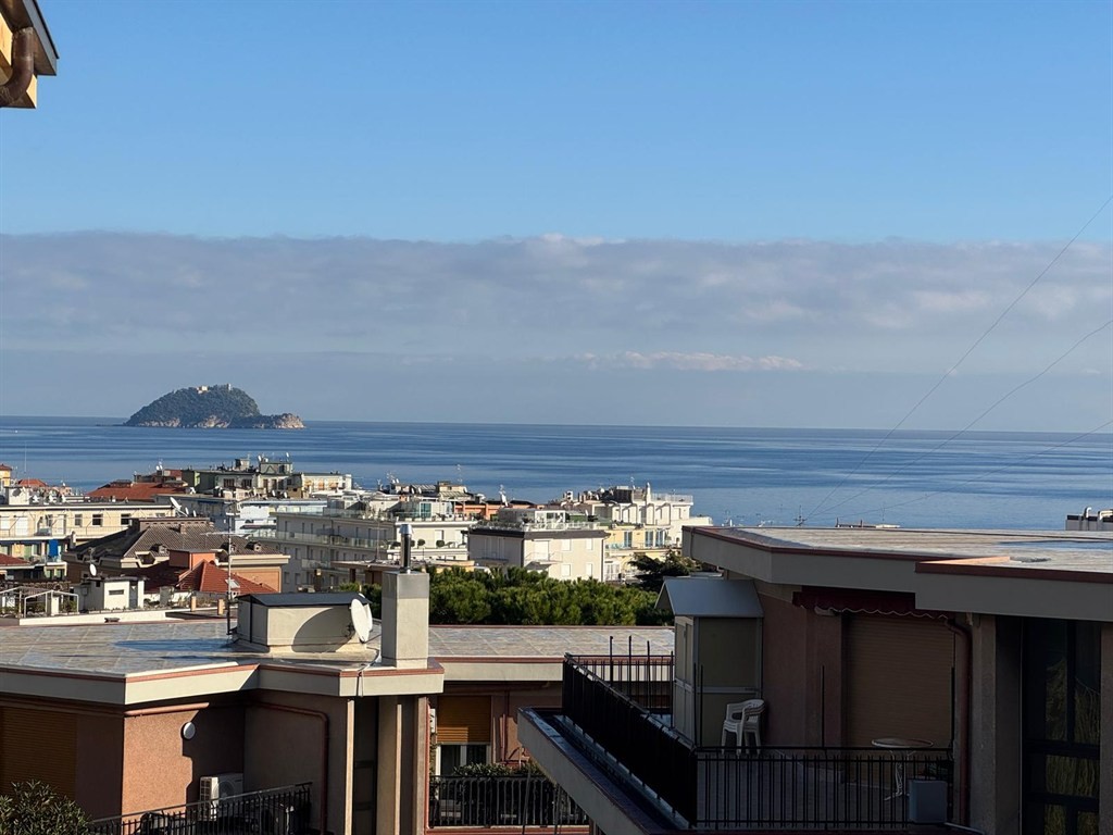 alassio, zona comoda al mare trilocale ristrutturato