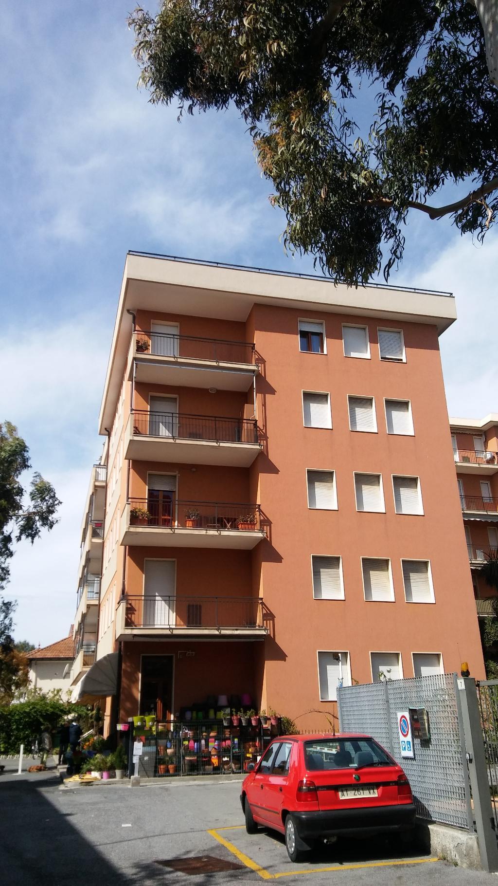 magazzino in Via Giardini 1° Maggio a San Bartolomeo al Mare