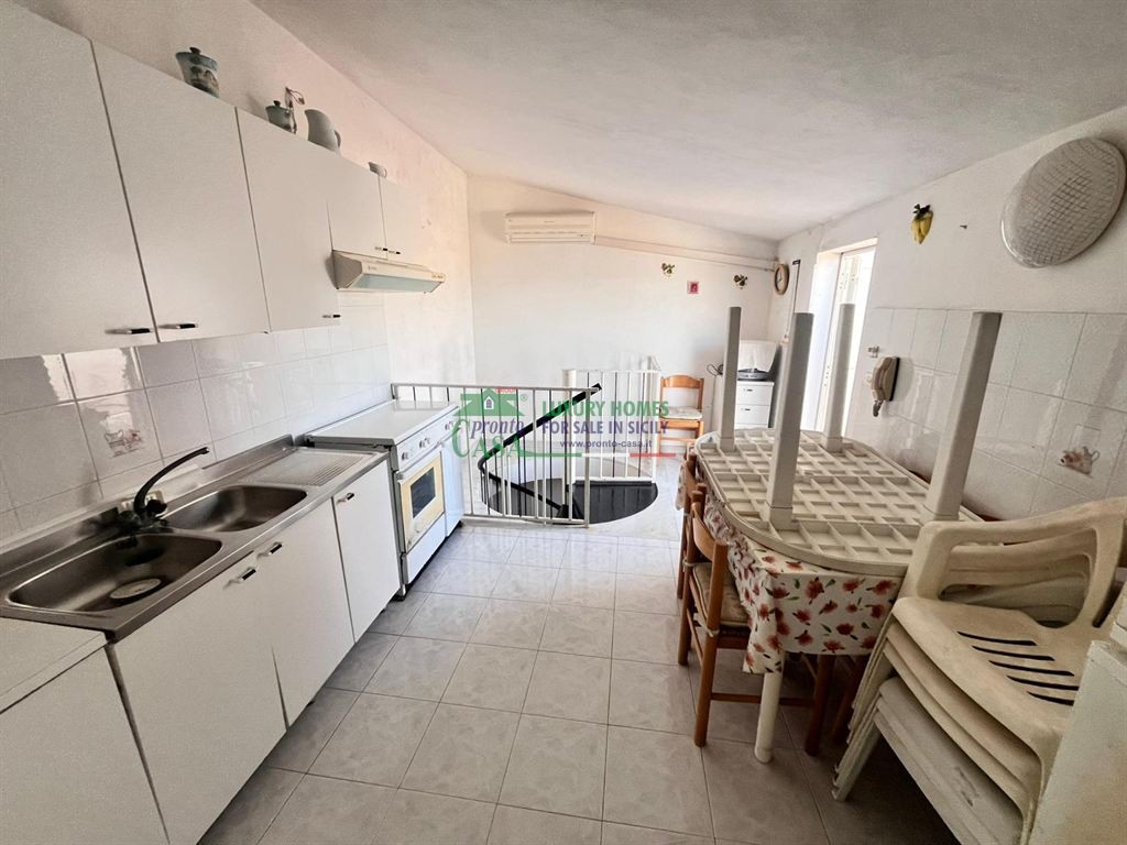 Rif: 2707 Soluzione indipendente su tre livelli con terrazza nel cuore di Comiso