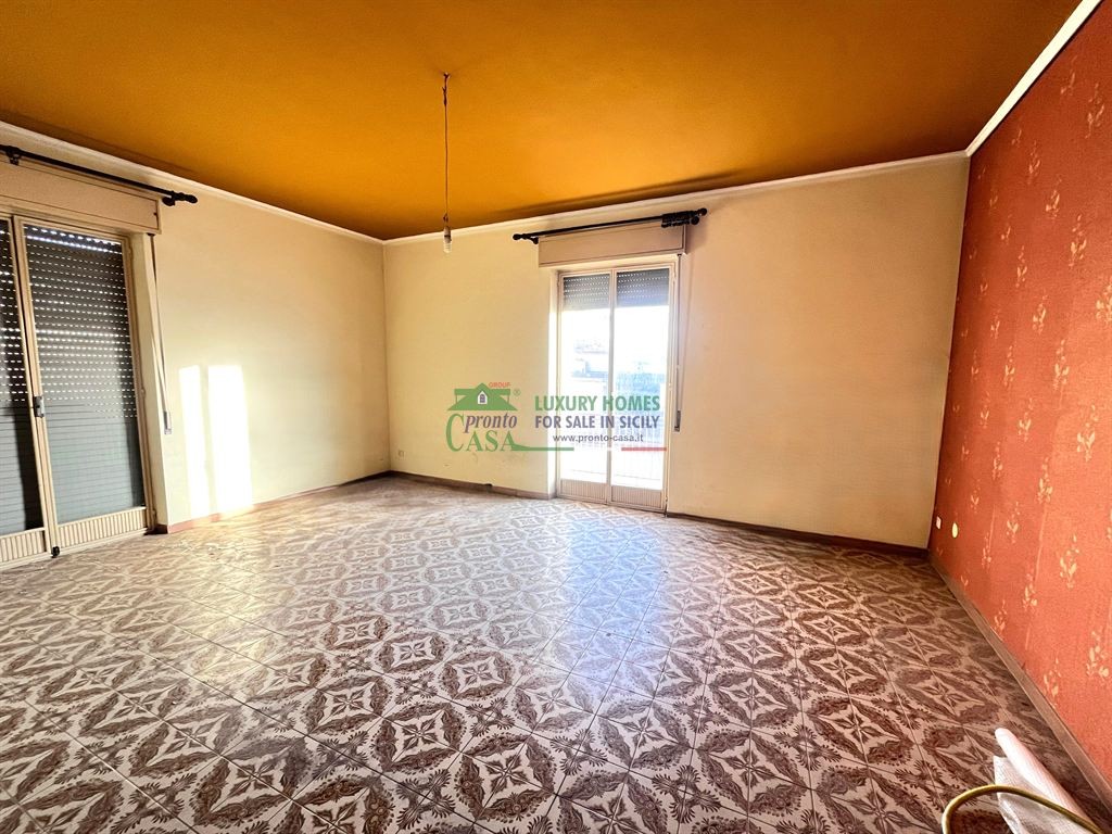 Rif.2739 - Appartamento su due livelli con terrazza esclusiva nel cuore del centro, Comiso