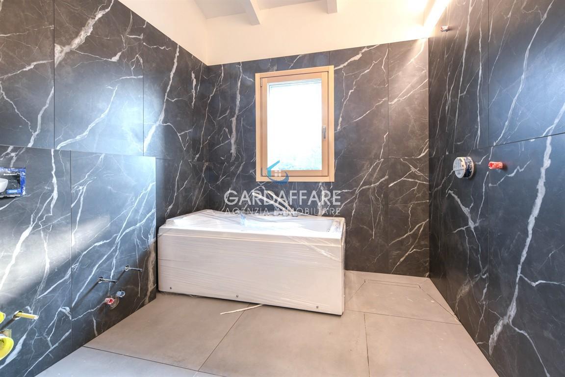 Villa Luxury Properties for Buy in Peschiera del Garda - Cod. h11-23-11