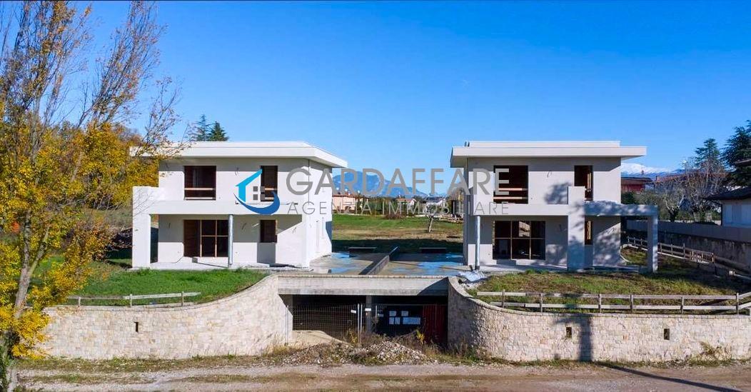 Villa zum Verkauf in Moniga del Garda - Cod. 20-03