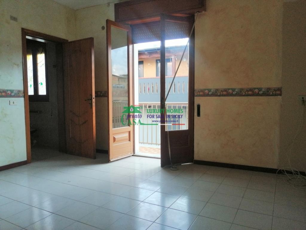Rif. 1369 - Quarto Piano e sovrastante terrazza, Via Monza, Gela