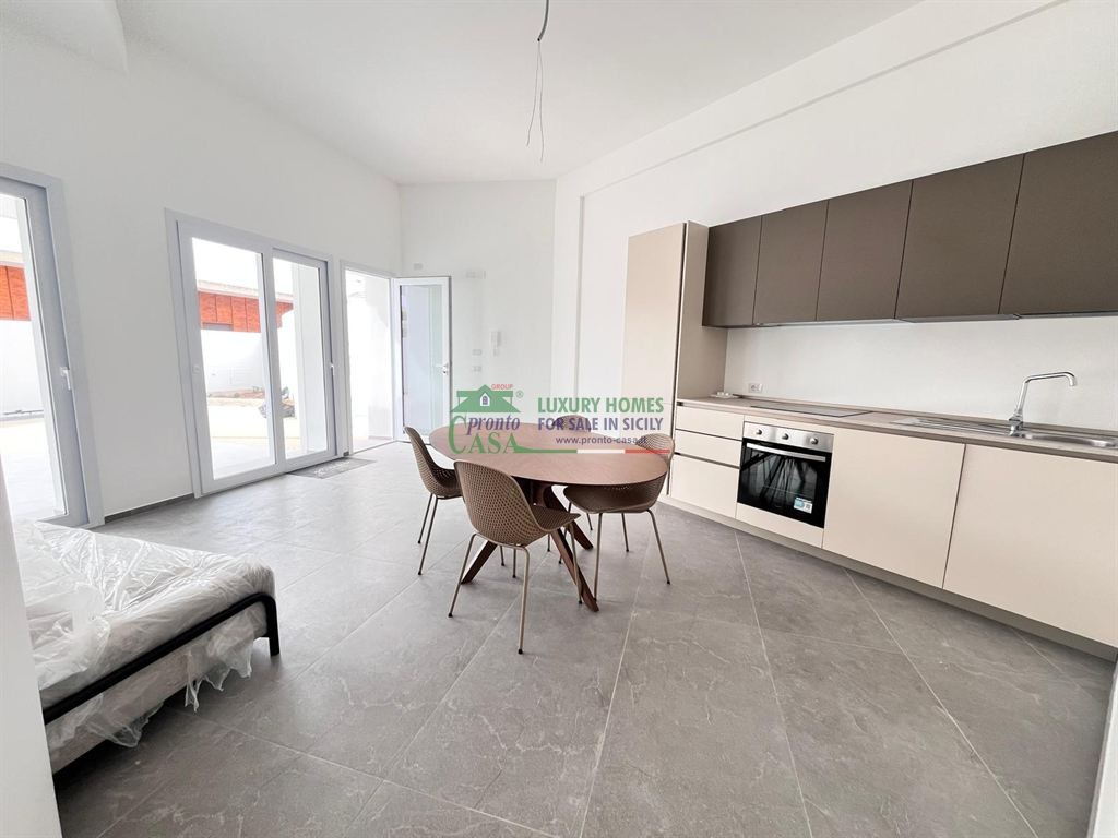 Rif. 2714 - Eleganza Contemporanea con Piscina Privata nel Cuore di Comiso