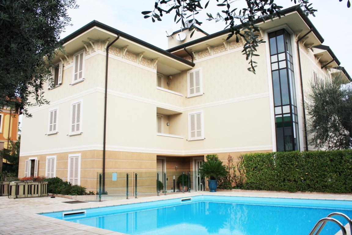 Appartamento in villa con piscina a Desenzano del Garda