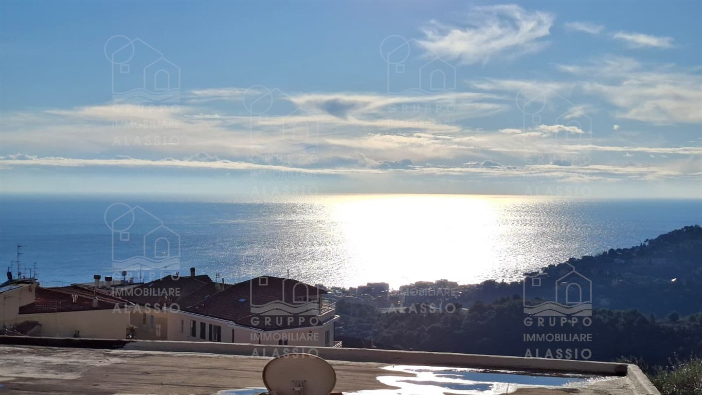 Alassio - Moglio, appartamento vista mare su due livelli