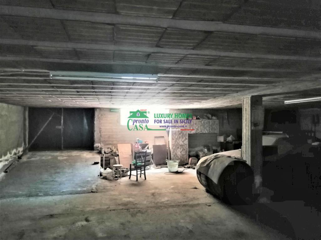 magazzino a Gela 150 metri quadri