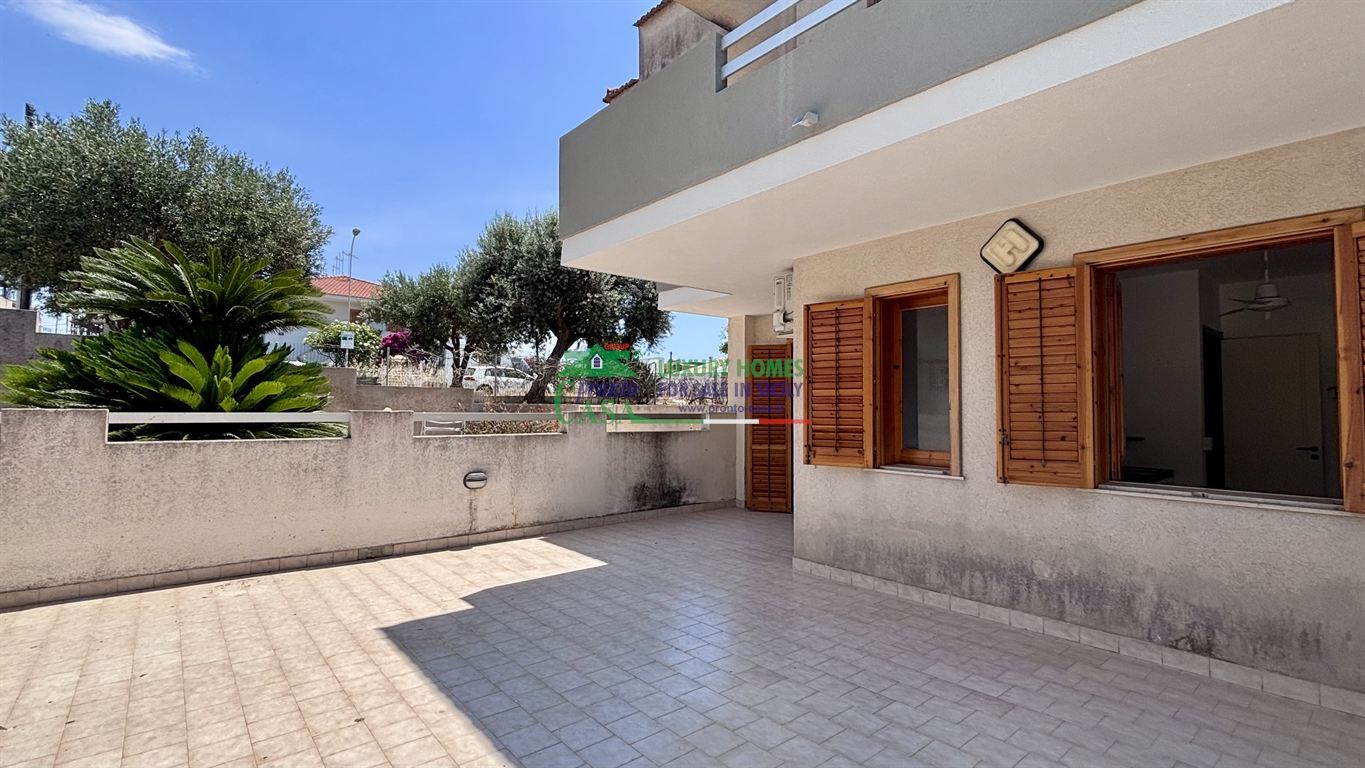 Rif. 2468 - Appartamento con veranda in zona Porto turistico a Marina di Ragusa