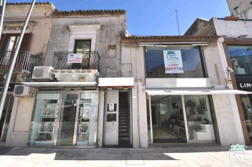 Palazzina commerciale/ufficio in Affitto a Ragusa