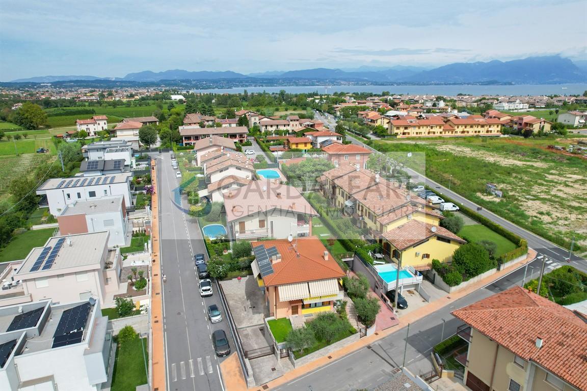 Villa bifamiliare in Vendita a Desenzano del Garda - Cod. h09-23-40