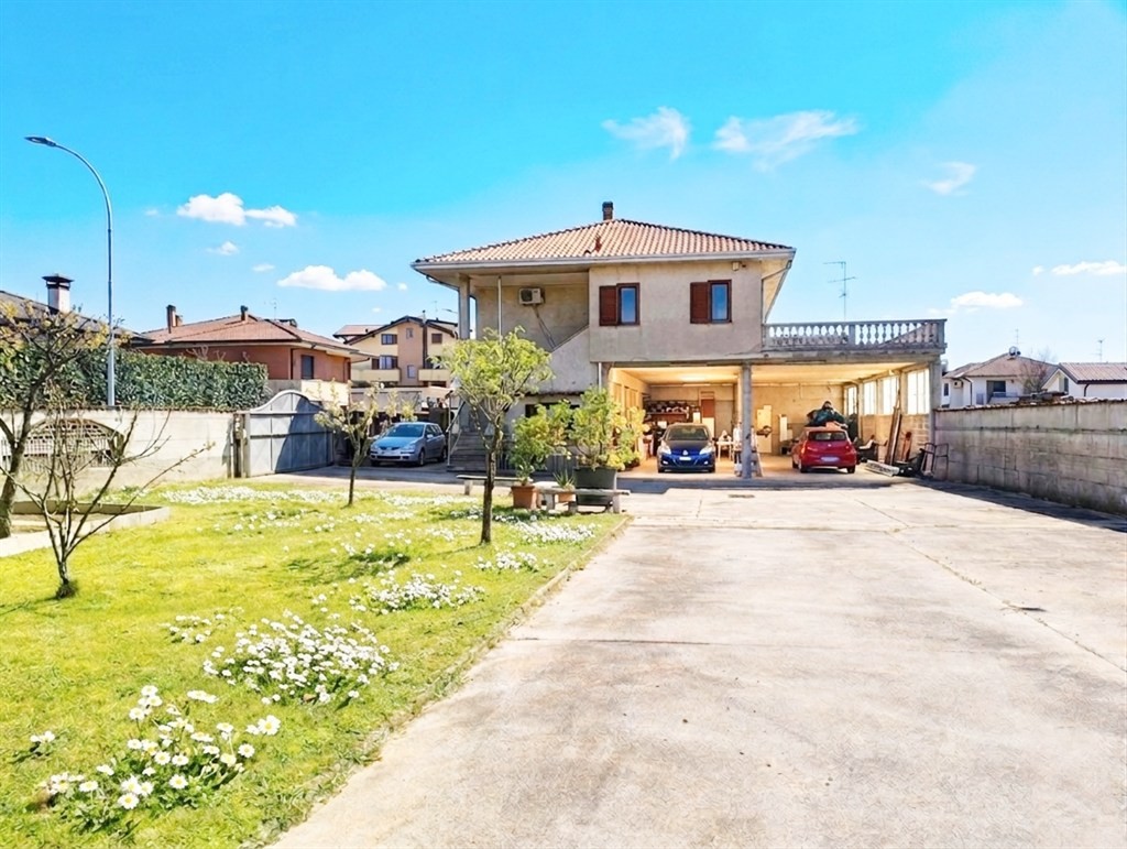 Villa in Vendita a Milano