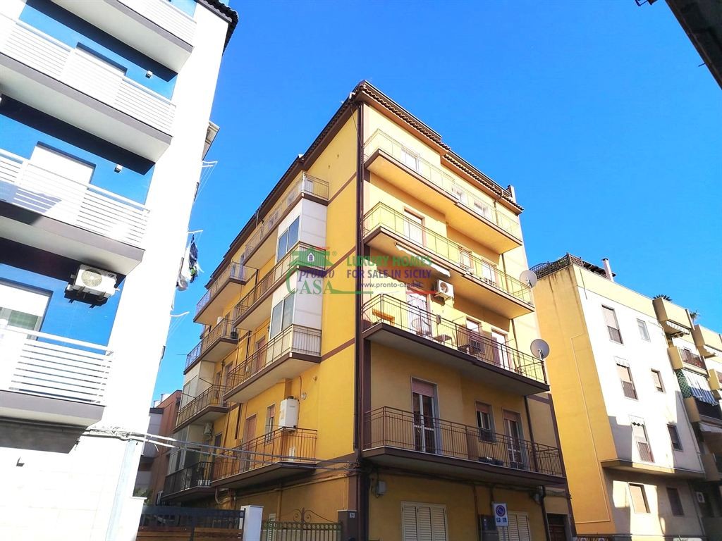 Rif. 1647 - Appartamento Quarto piano con ascensore e sovrastente terrazza di usco esclusivo, in Via Danimarca n° 14, Gela