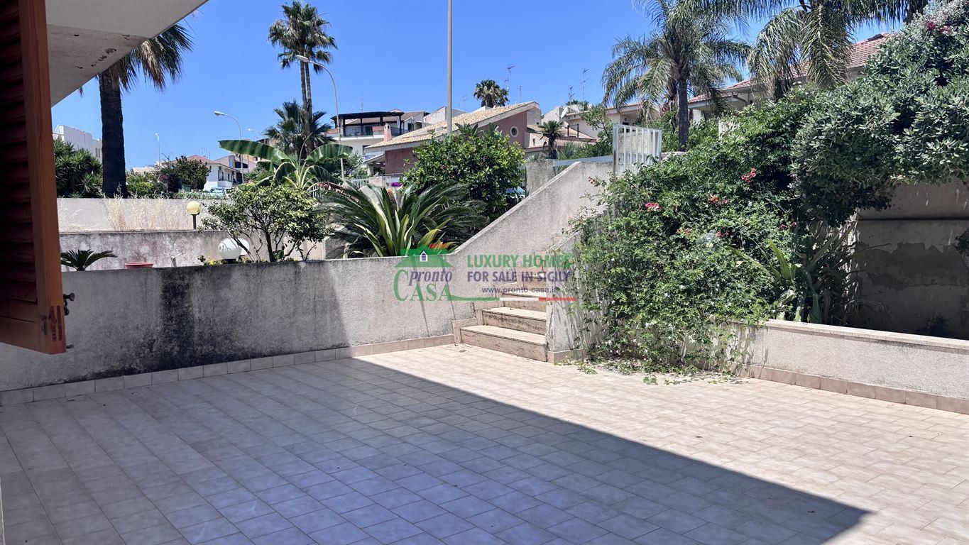 Rif. 2468 - Appartamento con veranda in zona Porto turistico a Marina di Ragusa