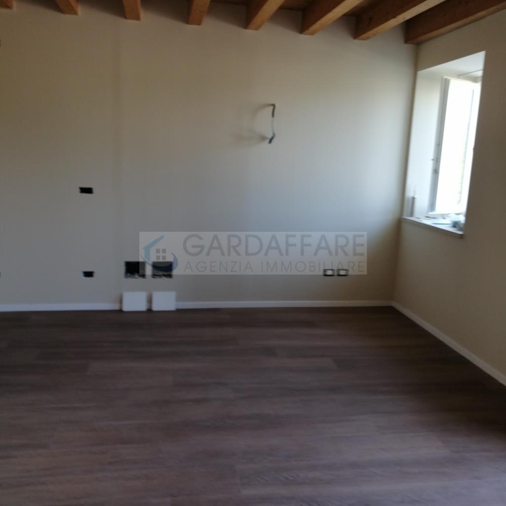 Appartamento in Vendita a Desenzano del Garda - Cod. h21-12-37