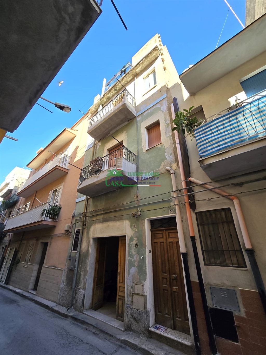 Rif. 1609 - Intero stabile in via Fratelli Bandiera n° 35, Gela