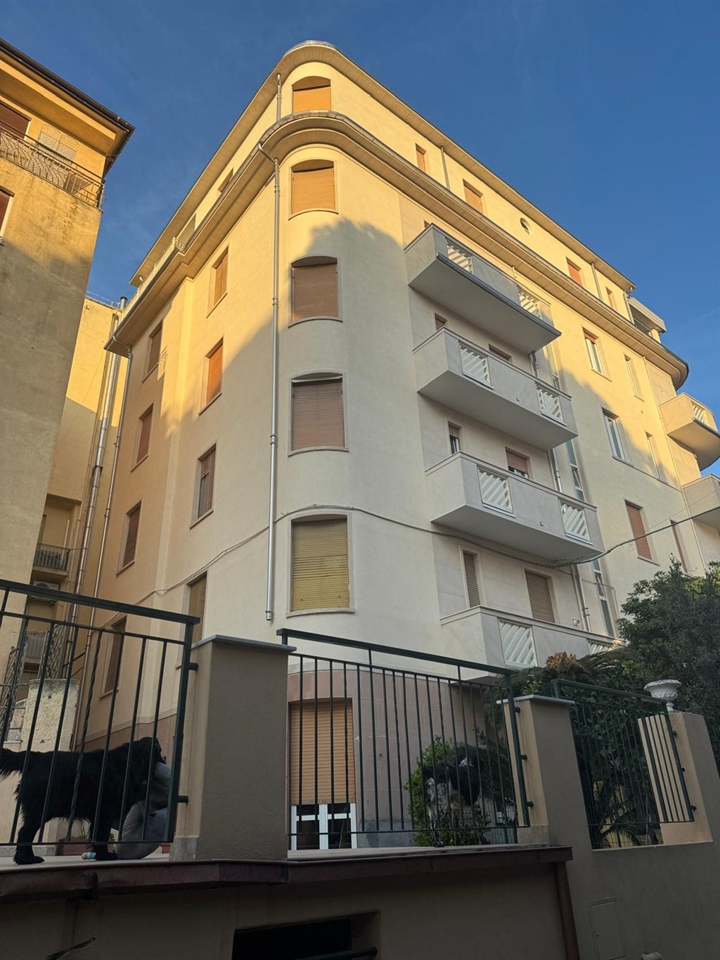 Alassio ampio alloggio nel Borgo Coscia vicinissimo al mare