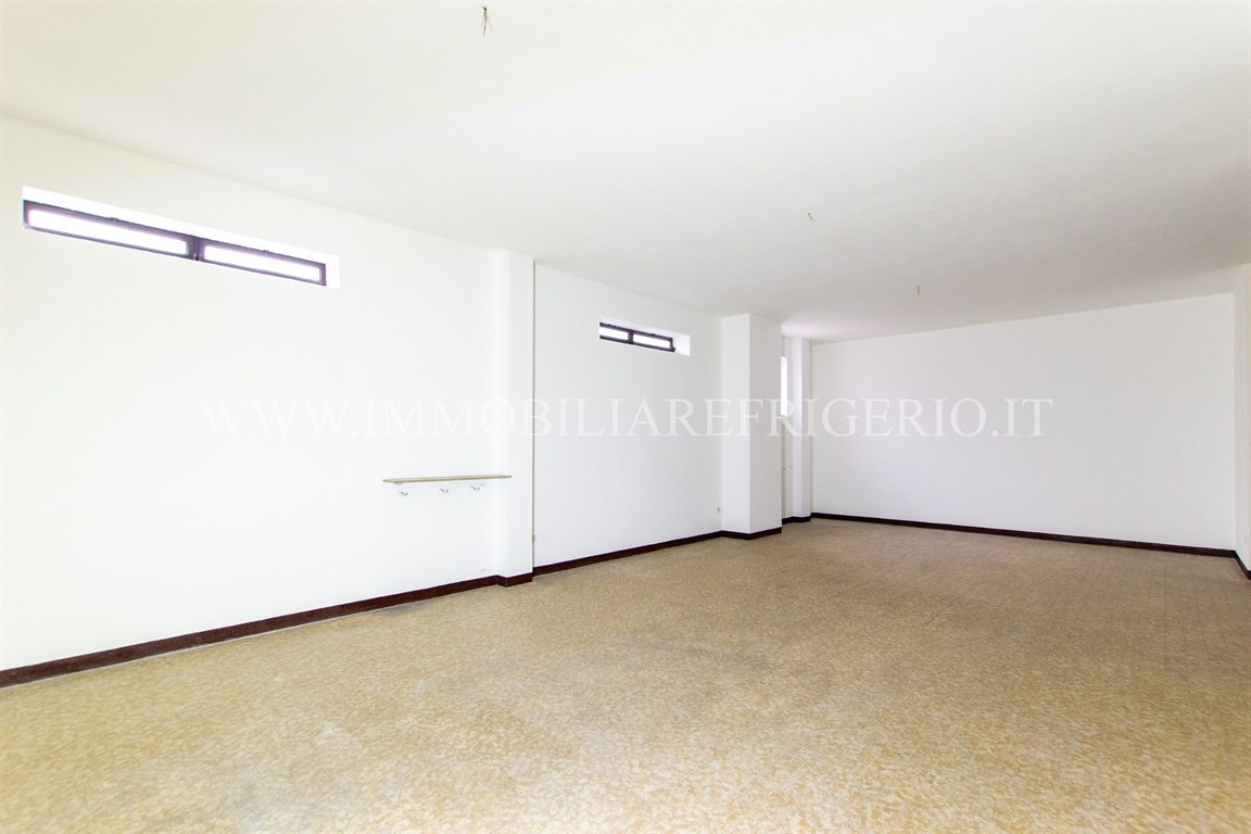 Vendita negozio Calolziocorte superficie 100m2