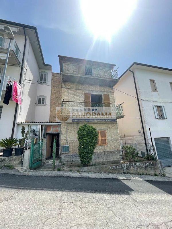 Rif. ATV330 Vendesi casa cielo-terra a San Benedetto del Tronto