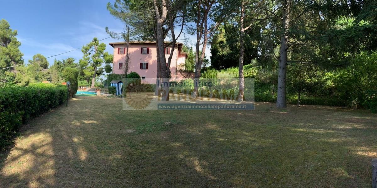 Rif. ATV137 Vendesi prestigiosa villa ad Ascoli Piceno