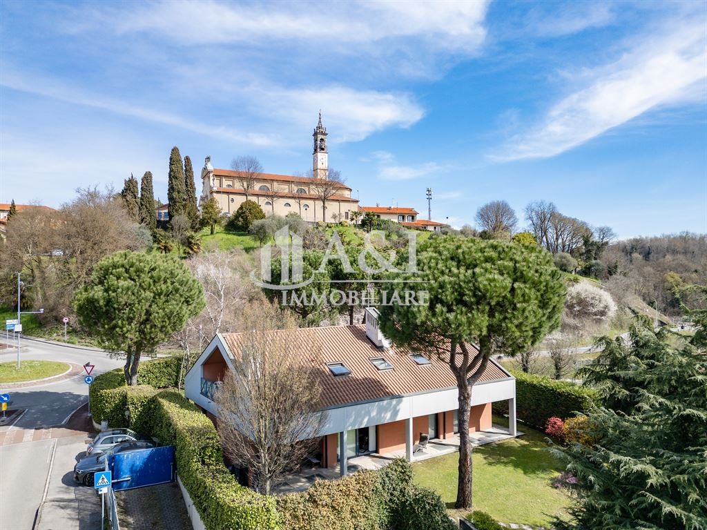 Villa in Vendita a Lecco