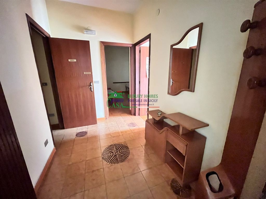 Rif: 2734 - Ampia Soluzione Arredata al Piano Terra – Ideale per 3/4 Posti Letto, Comiso