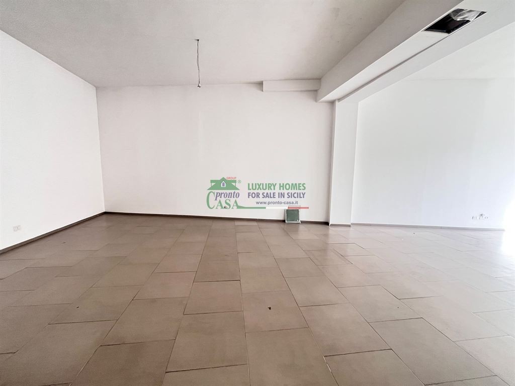 Rif: 2772 -  Locale commerciale in zona Pirandello, Comiso