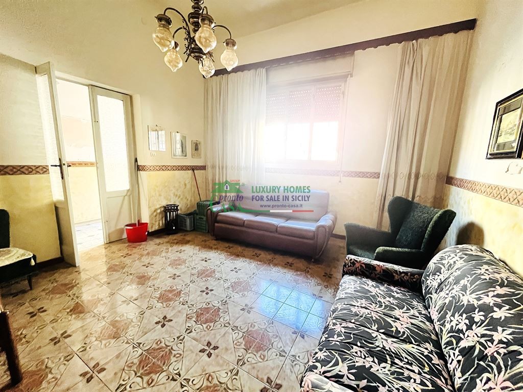 Rif. 2595 - Casa Indipendente su due livelli con giardino Interno, Vittoria