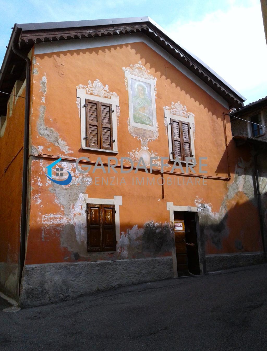Rustico / Casale in Vendita a Capovalle - Cod. 18-48