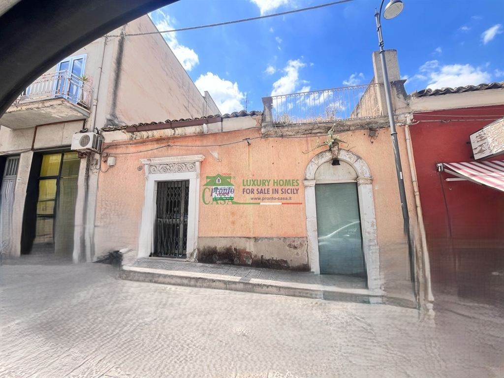 Rif: 2619 - Prestigiosa Opportunità Immobiliare nel Cuore della Città, Comiso