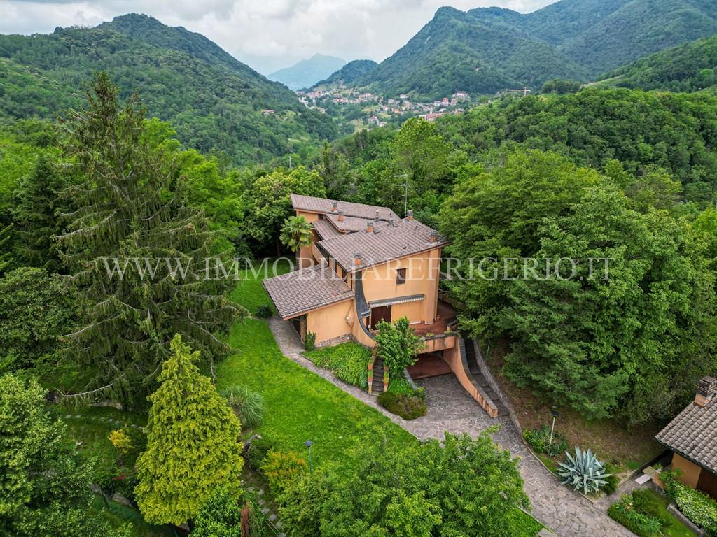 Vendita villa singola Caprino Bergamasco superficie 520m2