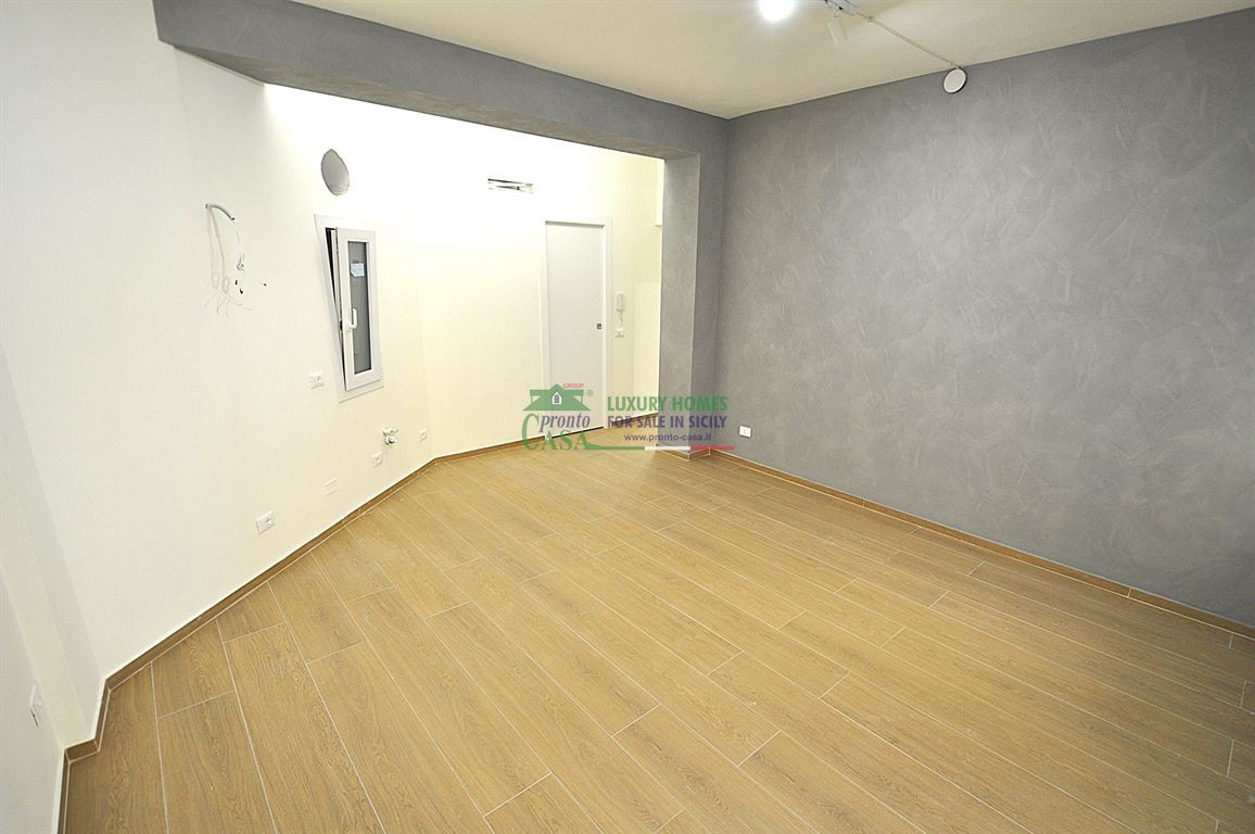 Rif. 9853 - Piano terra con Ingresso Indipendente